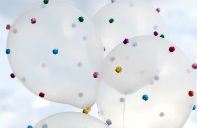 kids-birthday-party-diy-pom-pom-balloons